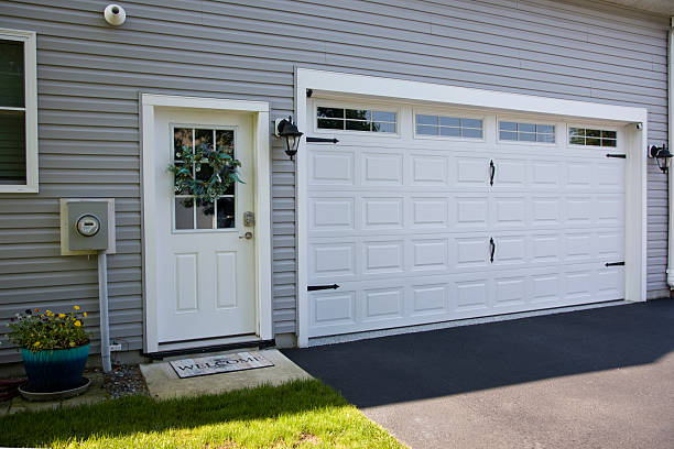 24/7 Emergency Garage Door Panel Replacement experts in Marquette, MI